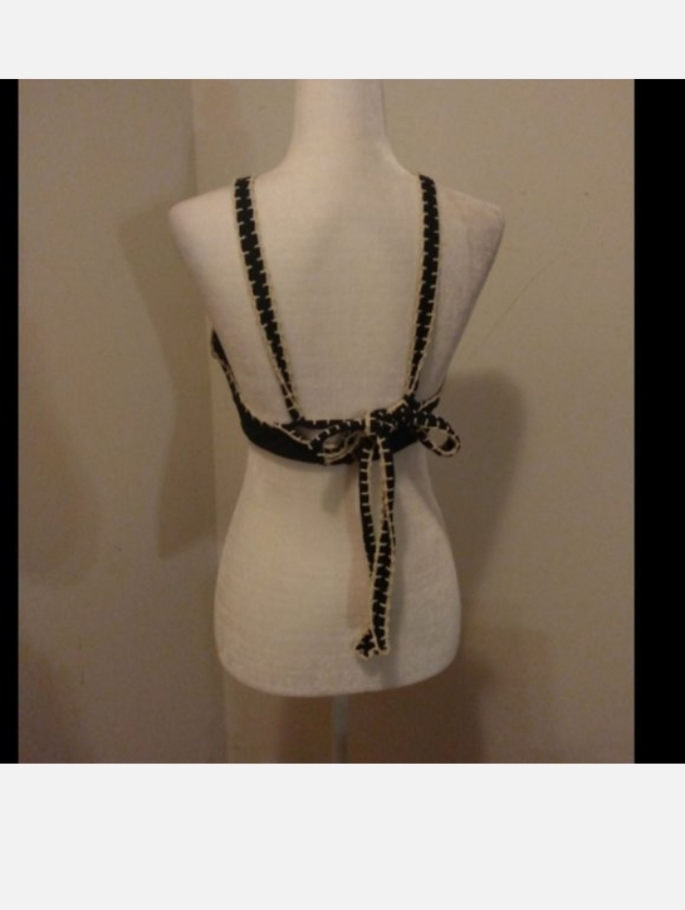LOVERS + FRIENDS Halter Bikini Contrast Trim Top Sz M - Picture 2 of 3